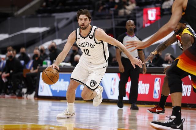 奇才逆转黄蜂终结16连败 鹈鹕力克76人3连胜